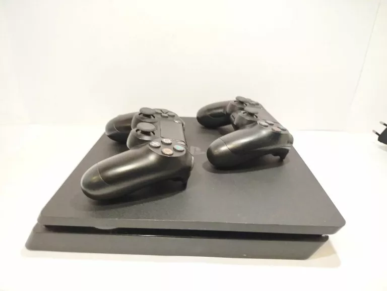 KONSOLA SONY PS4 1TB Z DWOMA PADAMI I GRAMI