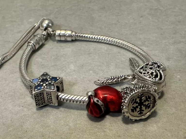 BRANSOLETKA PANDORA +CHARMS