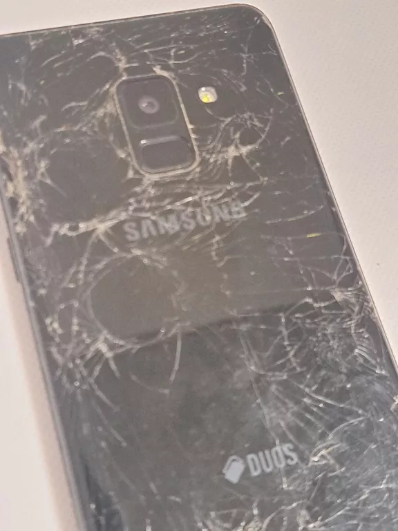 telefon-samsung-galaxy-a8-wbudowana-pamiec-202869-214197