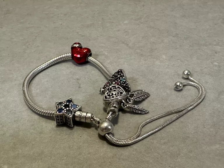 BRANSOLETKA PANDORA +CHARMS