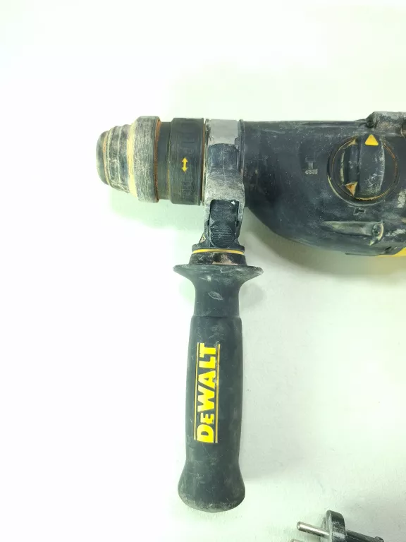MŁOTOWIERTARKA DEWALT D25134~QS W WALIZCE