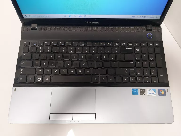 LAPTOP SAMSUNG 300E PENTIUM B960/4GB/750GB HDD  ŁADOWARKA
