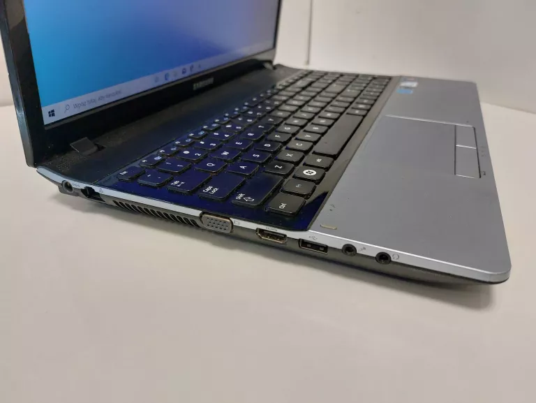 LAPTOP SAMSUNG 300E PENTIUM B960/4GB/750GB HDD  ŁADOWARKA
