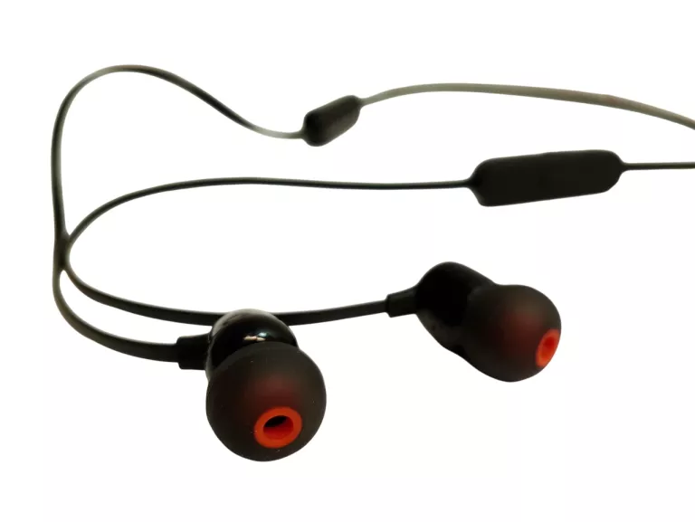 SŁUCHAWKI DOKANAŁOWE JBL TUNE 125BT CZARNY
