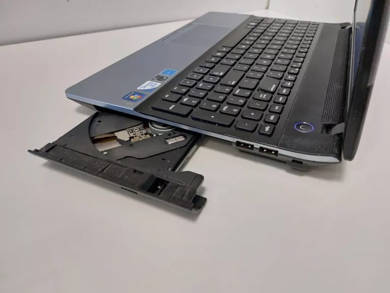 LAPTOP SAMSUNG 300E PENTIUM B960/4GB/750GB HDD  ŁADOWARKA