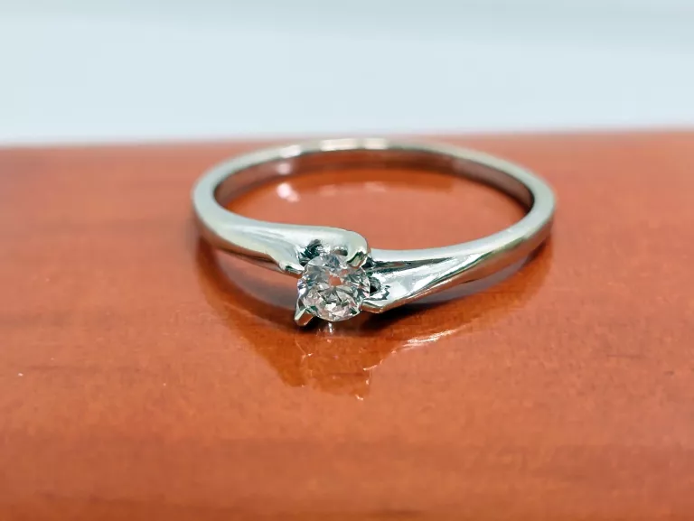 ZŁOTY PIERŚCIONEK 1X BRYLANT 0,16CT 585 1,97G ROZMIAR 15