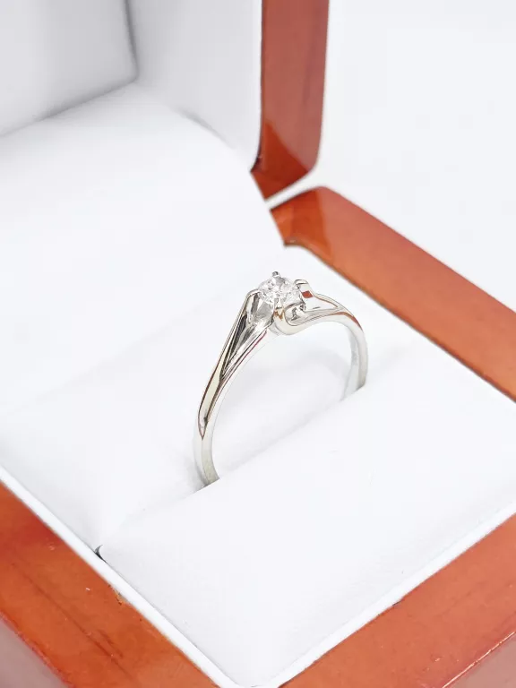 ZŁOTY PIERŚCIONEK 1X BRYLANT 0,16CT 585 1,97G ROZMIAR 15