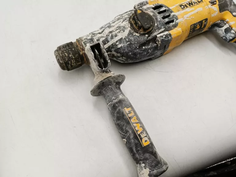 MŁOTOWIERTARKA DEWALT D25133-QS 800W