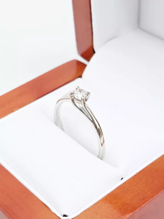 ZŁOTY PIERŚCIONEK 1X BRYLANT 0,16CT 585 1,97G ROZMIAR 15