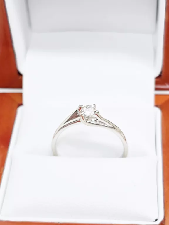 ZŁOTY PIERŚCIONEK 1X BRYLANT 0,16CT 585 1,97G ROZMIAR 15