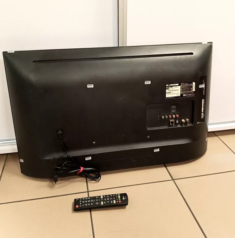 TELEWIZOR LG 32" 32LM630 Z PILOTEM
