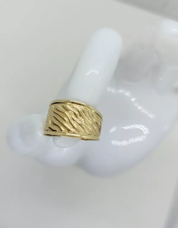 ZŁOTY PIERŚCIONEK - ZDOBIENIE /18/ 585 / 1,56G.