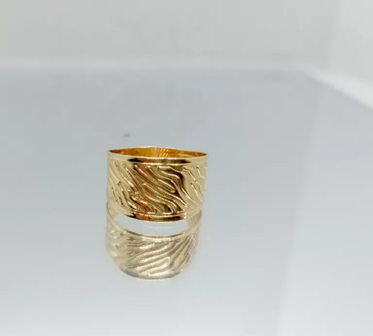 ZŁOTY PIERŚCIONEK - ZDOBIENIE /18/ 585 / 1,56G.
