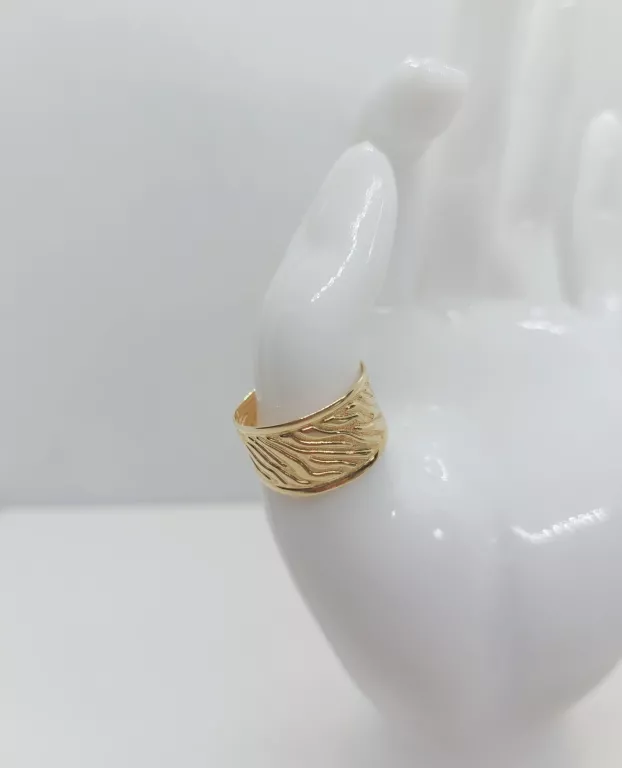 ZŁOTY PIERŚCIONEK - ZDOBIENIE /18/ 585 / 1,56G.