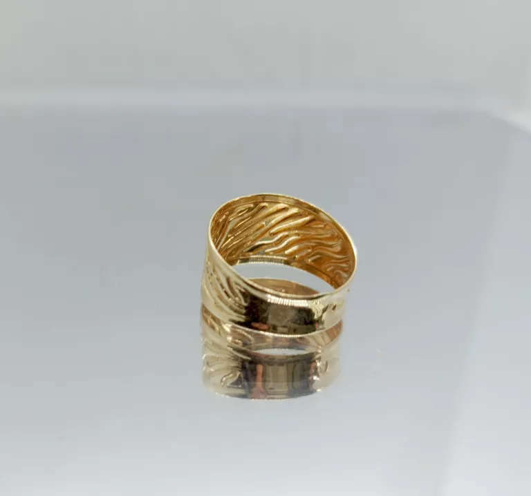 ZŁOTY PIERŚCIONEK - ZDOBIENIE /18/ 585 / 1,56G.