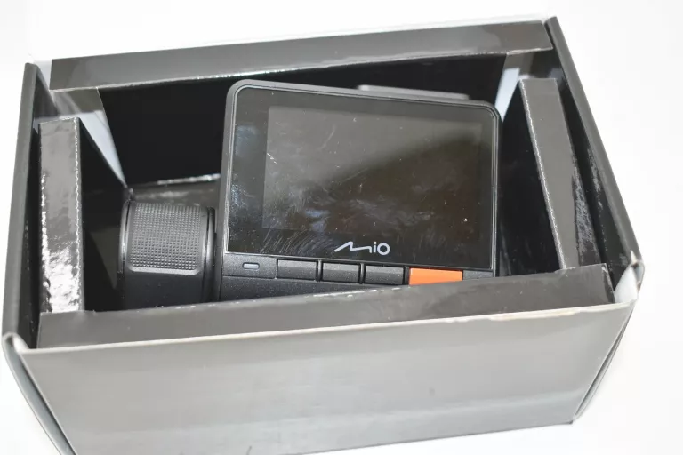 mio-mivue-955w-4k-kamera-samochodwa-rejestrator-karta-pamieci-w-zestawie-129781-5