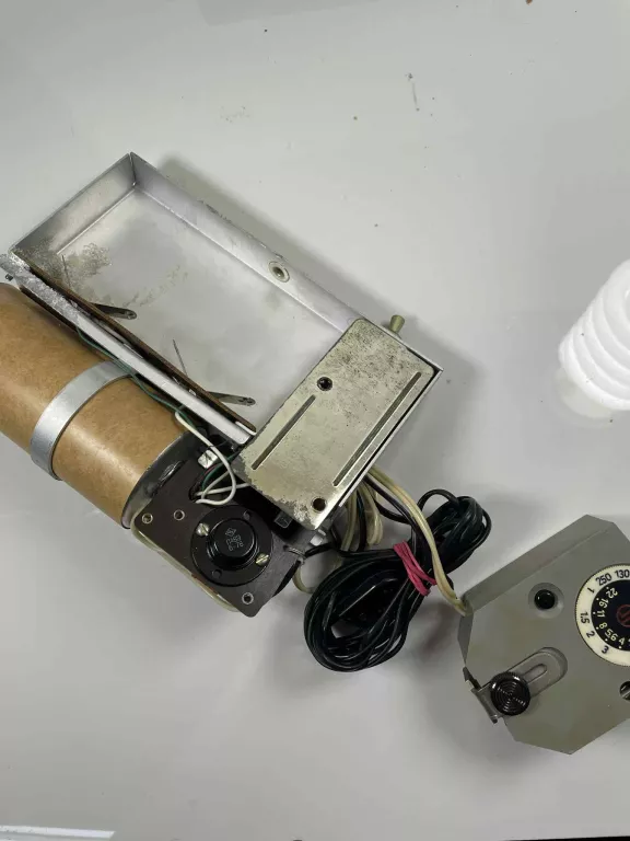 LAMPA BŁYSKOWA ANTYK W SKÓRZANEJ TORBIE