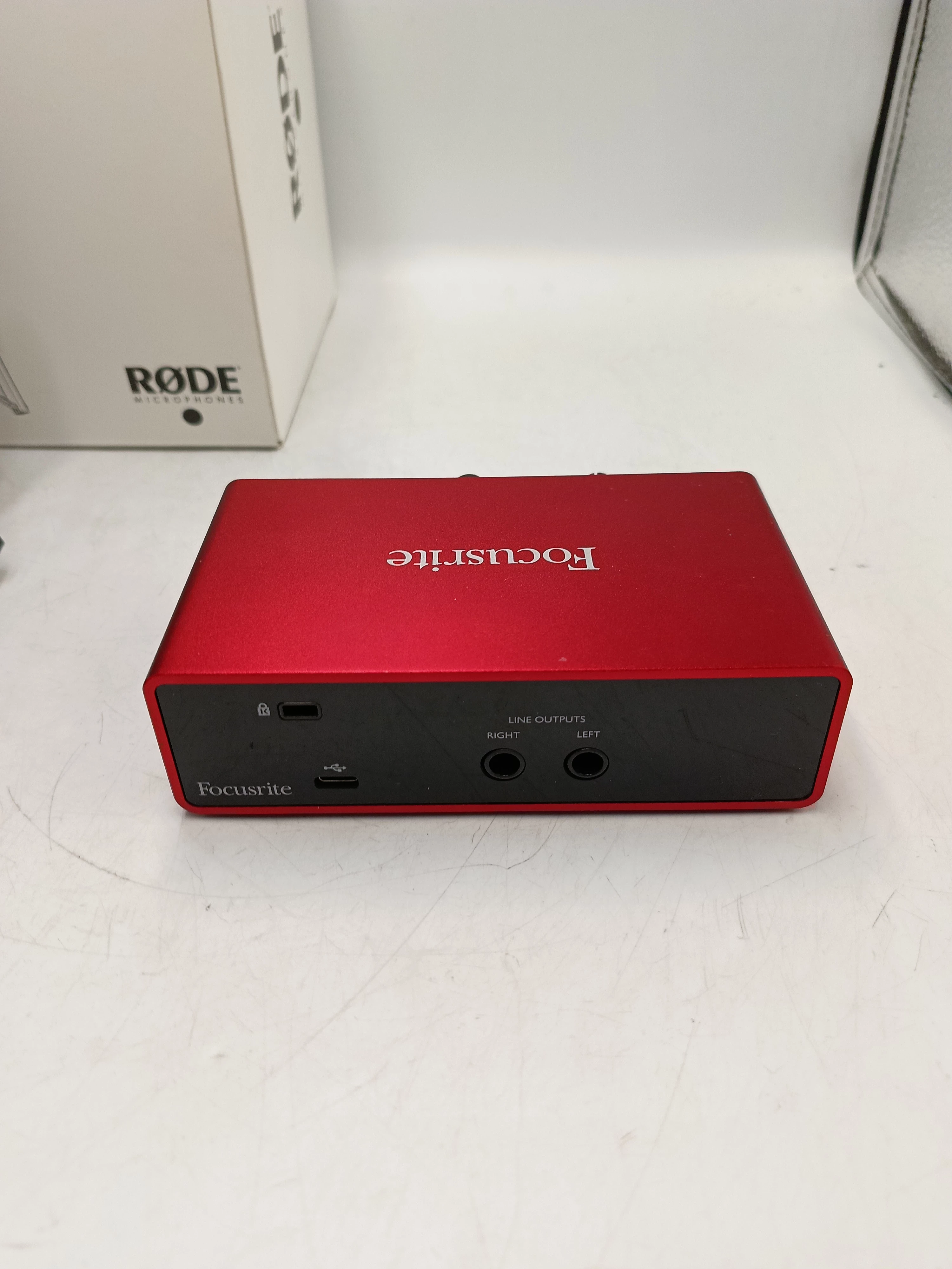 mikrofon-rode-nt1-focusrite-scartell-solo-gen3-ean-gtin-0698813013982