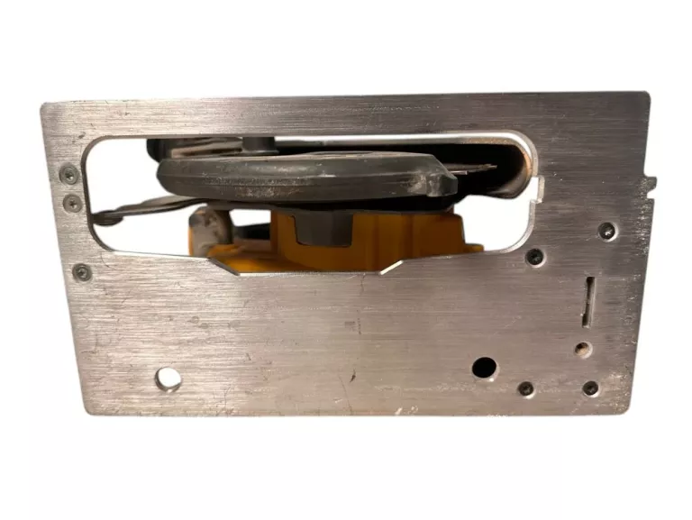 PILARKA TARCZOWA DEWALT DCS573