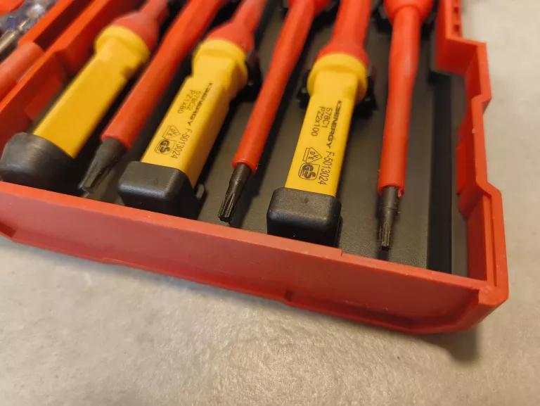 ZESTAW ŚRUBOKRĘTÓW WKRĘTAKÓW DLA ELEKTRYKA ENERGY NE00697