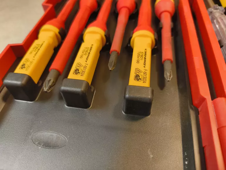 ZESTAW ŚRUBOKRĘTÓW WKRĘTAKÓW DLA ELEKTRYKA ENERGY NE00697