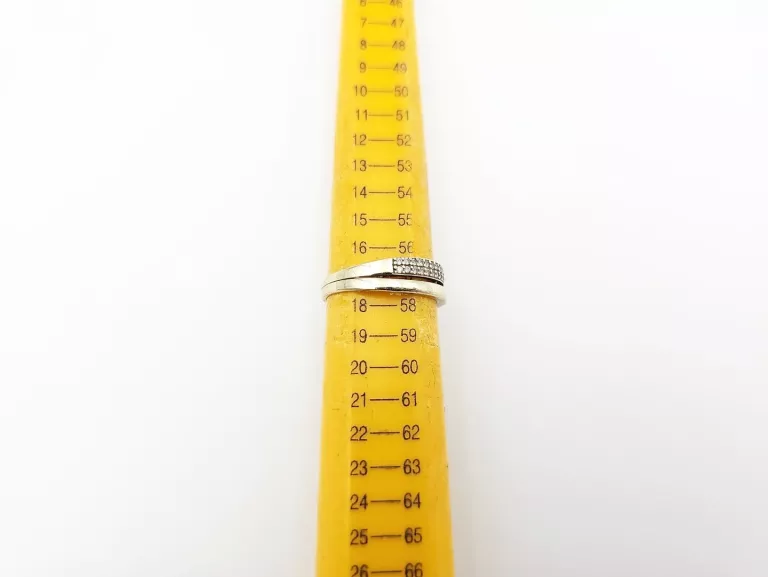 PIĘKNY ZŁOTY PIERŚCIONEK 333 R. 17