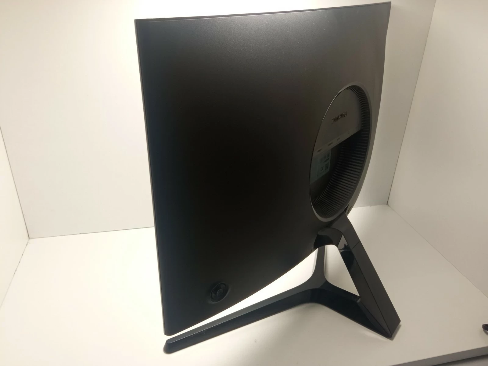 monitor-samsung-c24rg50fqr-235-1920x1080-przekatna-ekranu-cale-2400