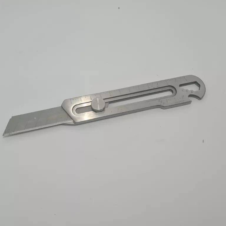 NOŻYK METALOWY / NÓZ DO TAPET PRO