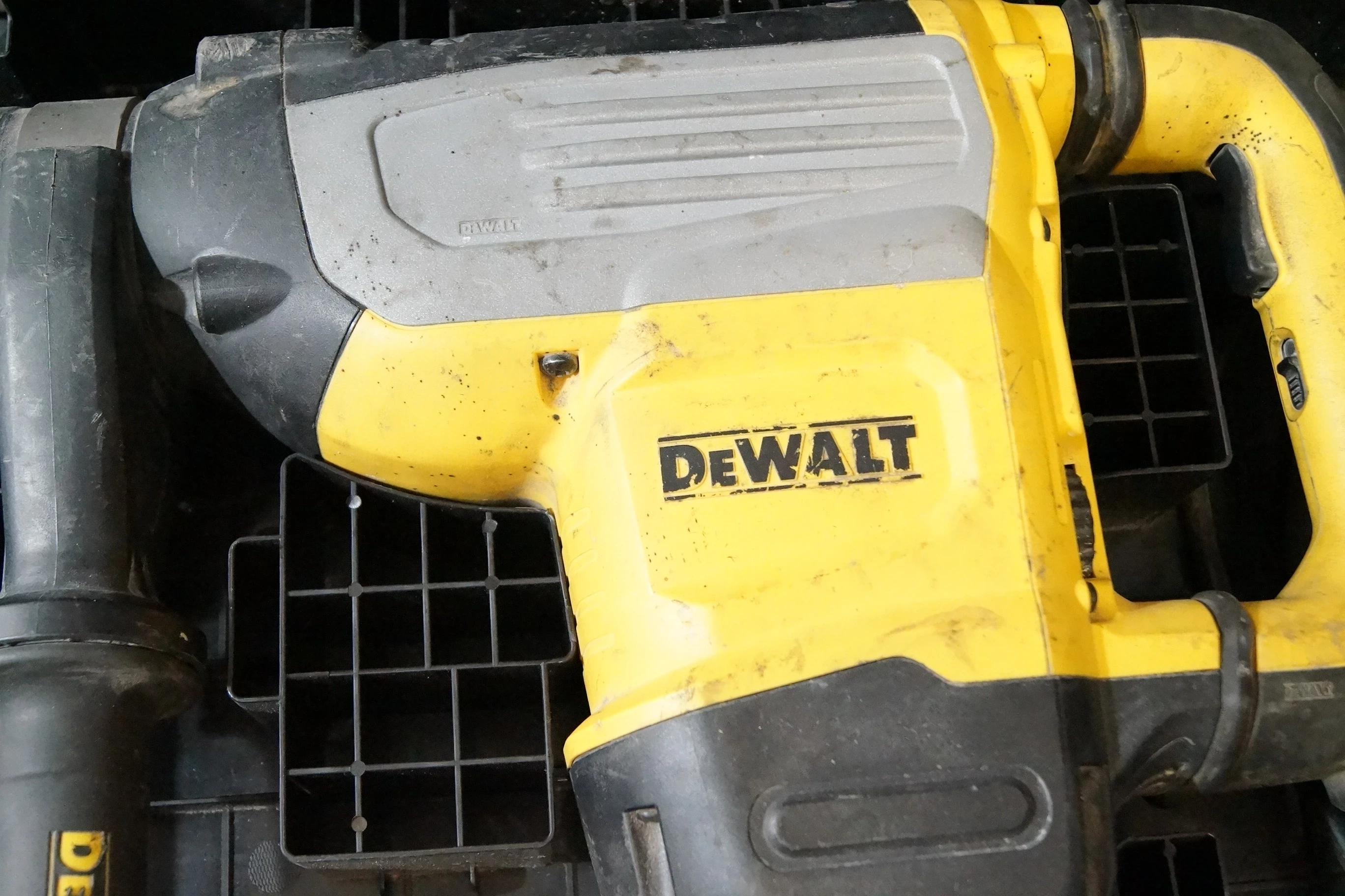 mlot-udarowy-sds-max-dewalt-d25773-1700w-energia-udaru-1940
