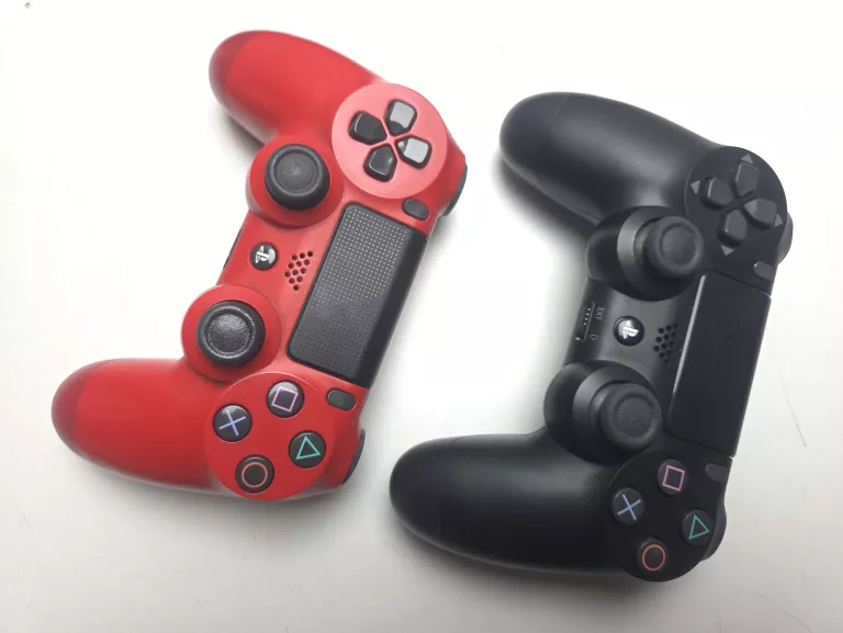 KONSOLA PS4 SLIM + DWA PADY