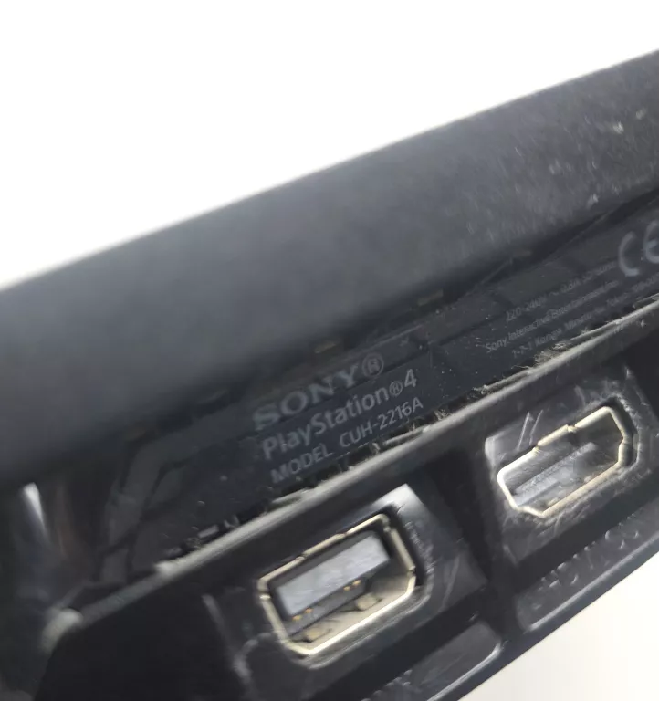 KONSOLA PS4 SLIM + DWA PADY