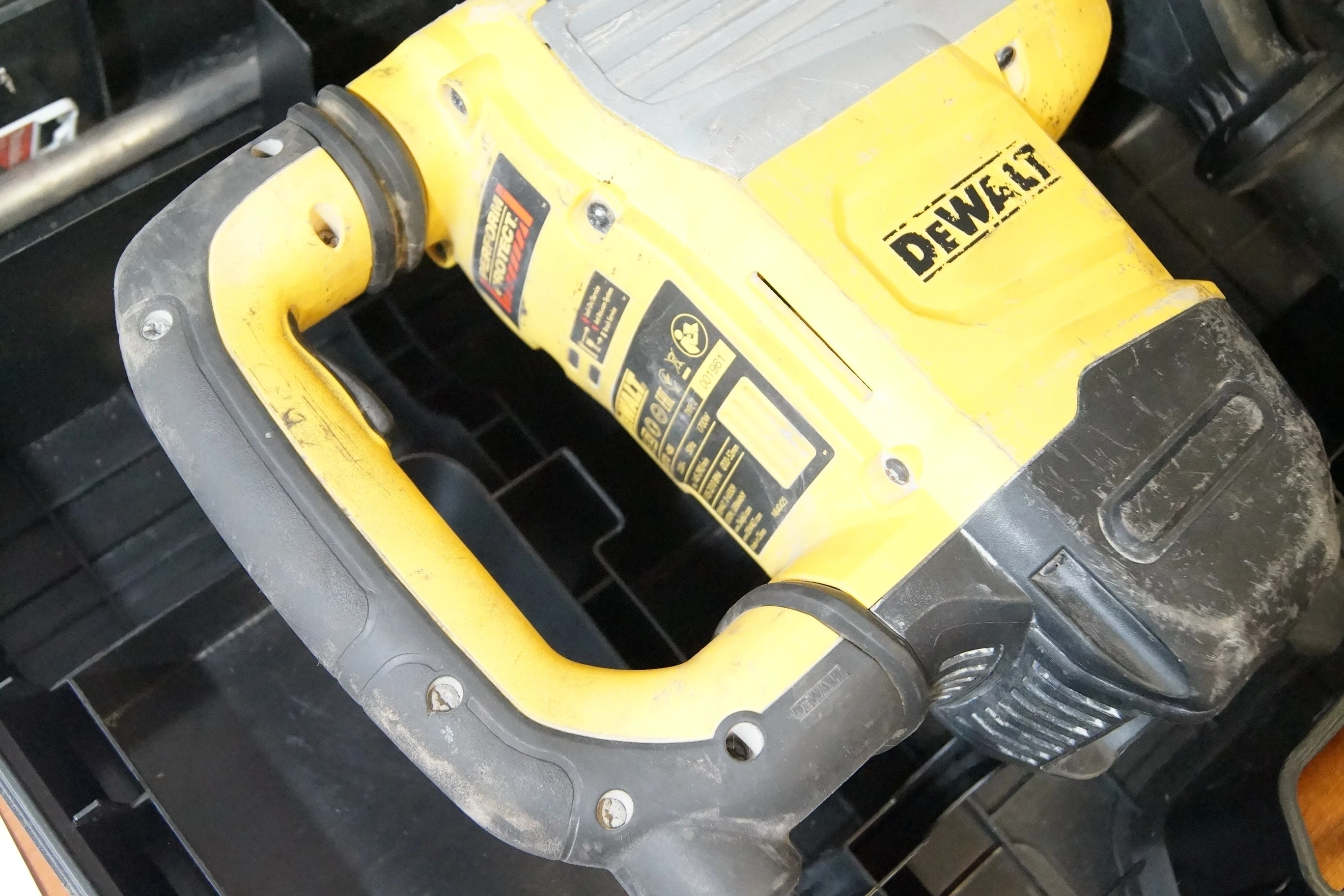 mlot-udarowy-sds-max-dewalt-d25773-1700w-ean-gtin-0784583518427