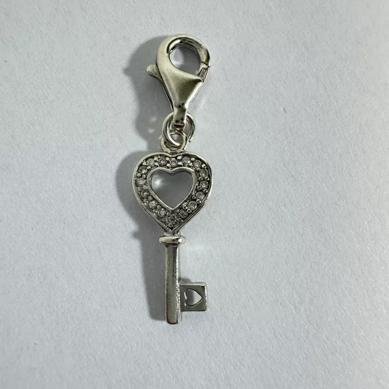 SC216 UROCZA ZAWIESZKA DO BRANSOLETKI CHARMS KLUCZ Z SERCEM, SREBRO 1,4G