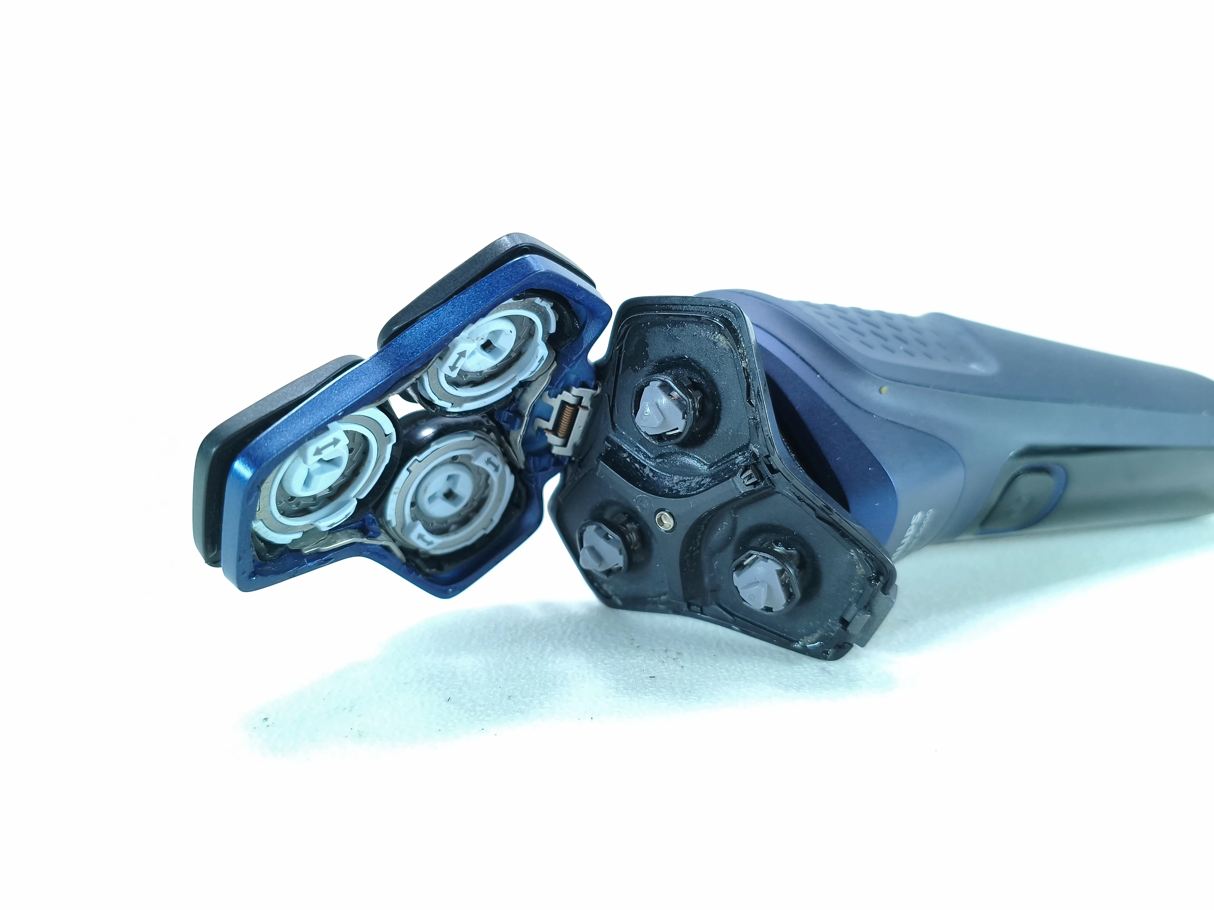 golarka-philips-s5585-ladowarka-etui-czas-pracy-bezprzewodowej-60