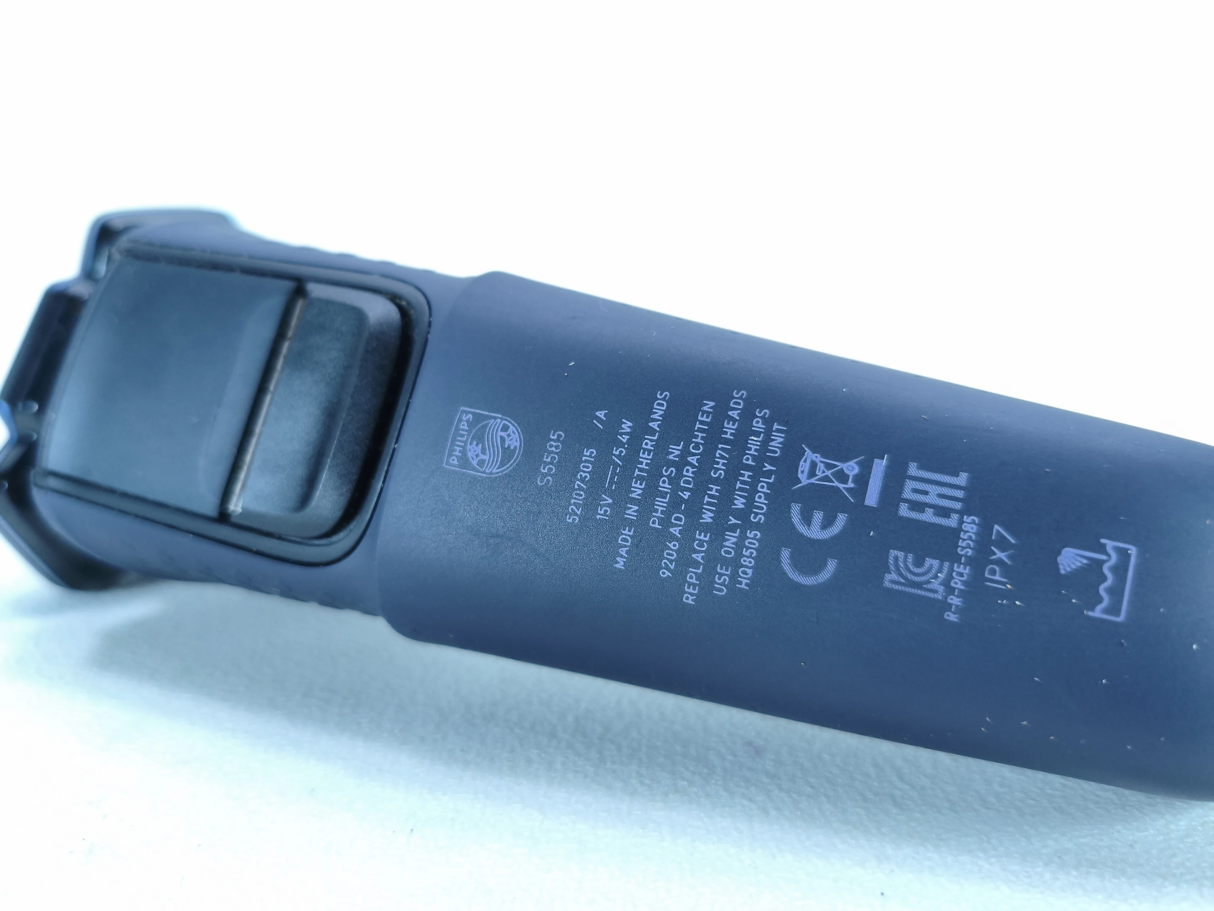 golarka-philips-s5585-ladowarka-etui-typ-612-1