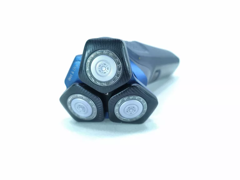 golarka-philips-s5585-ladowarka-etui-mozliwosc-mycia-pod-woda-205614-223990