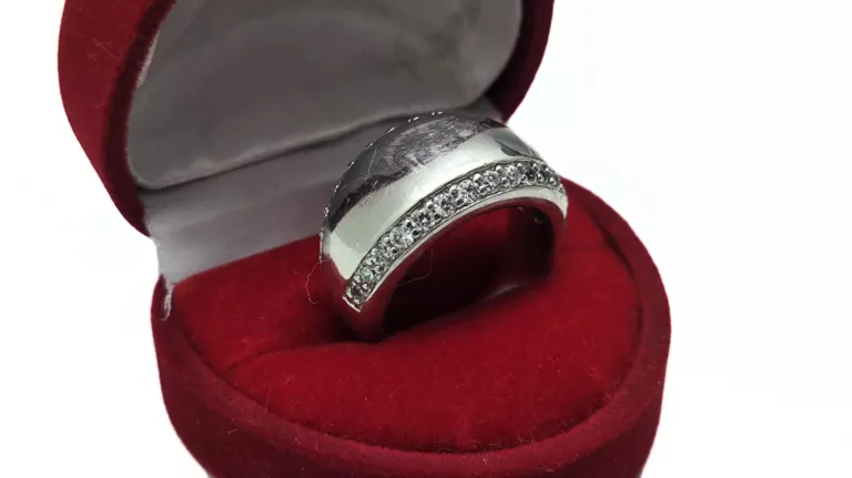 masywny-srebrny-pierscionek-z-ozdobnymi-kamieniami-1005g-r15-krakowska-14-kluczbork-zlotko