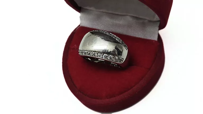 masywny-srebrny-pierscionek-z-ozdobnymi-kamieniami-1005g-r15-rodzaj-2205-2