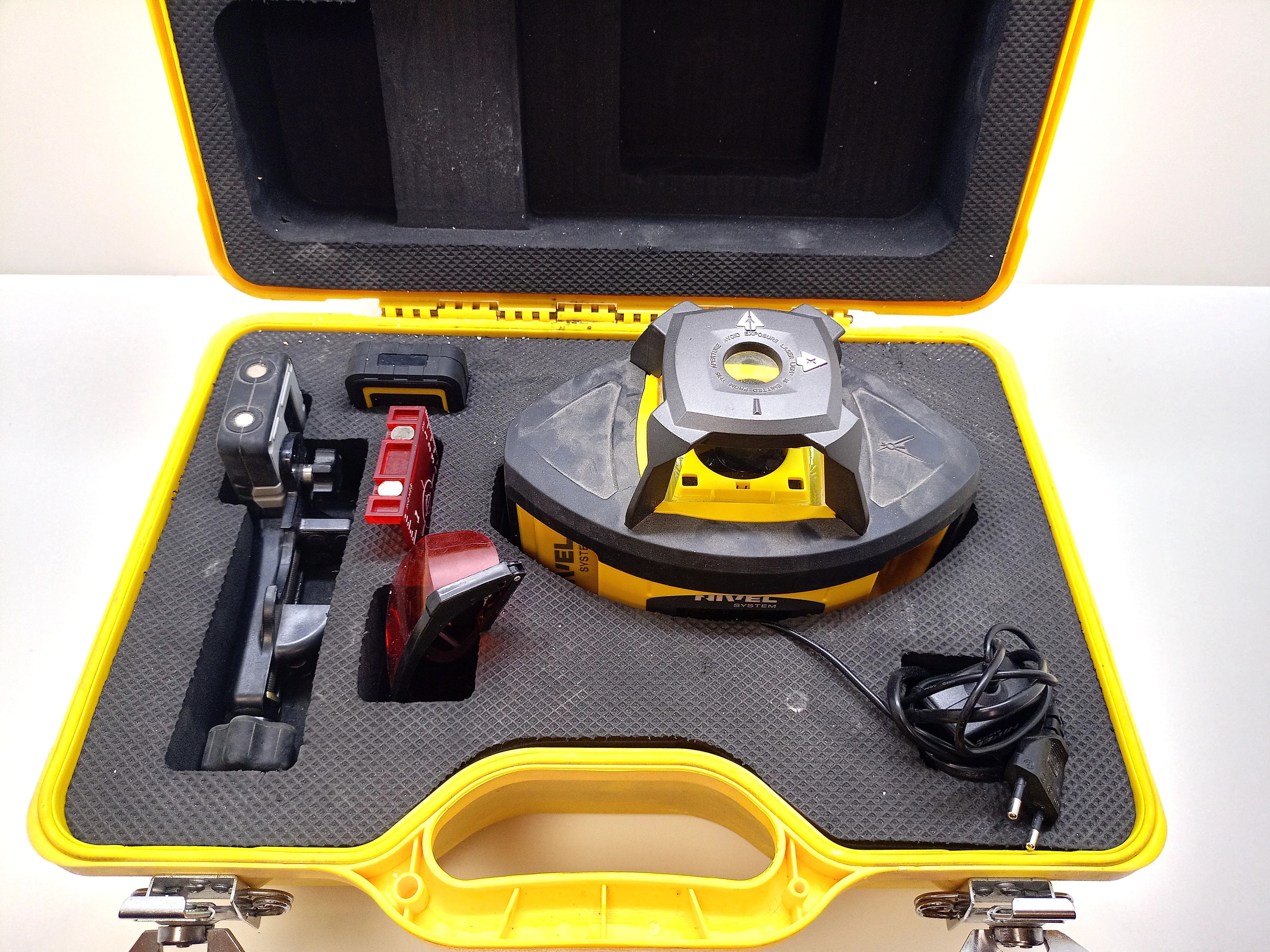 niwelator-laserowy-nivel-system-nl-540-stan-11323-2