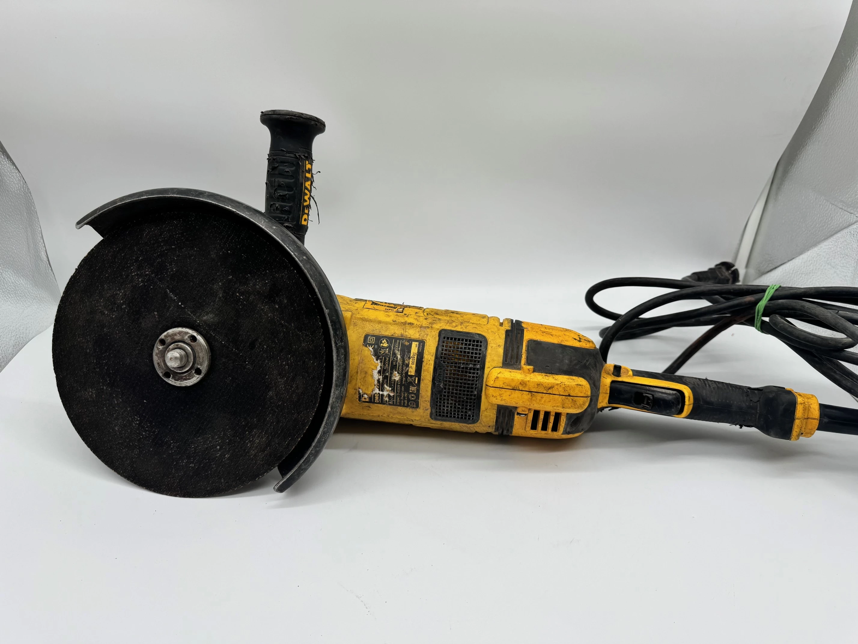 szlifierka-katowa-dewalt-dwe4579-kod-producenta-5035048394977