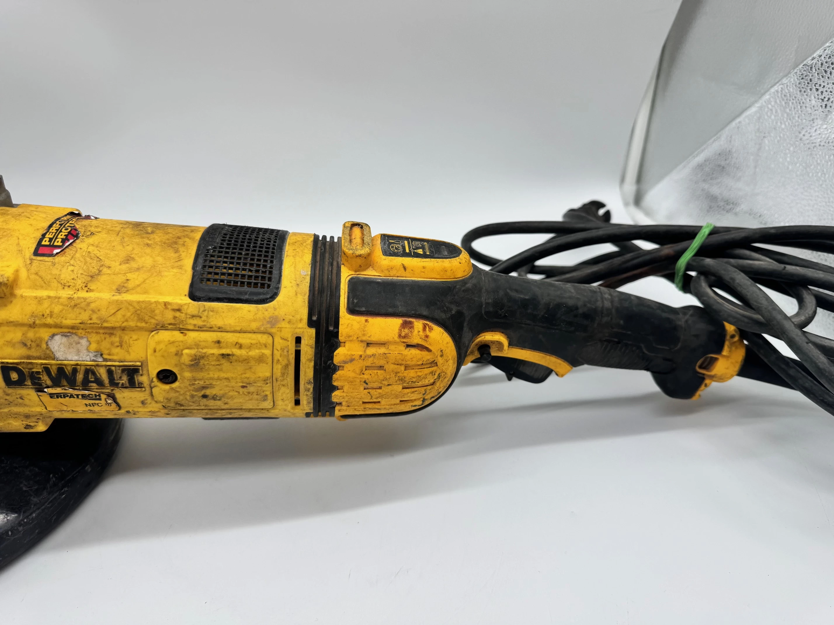 szlifierka-katowa-dewalt-dwe4579-stan-11323-2