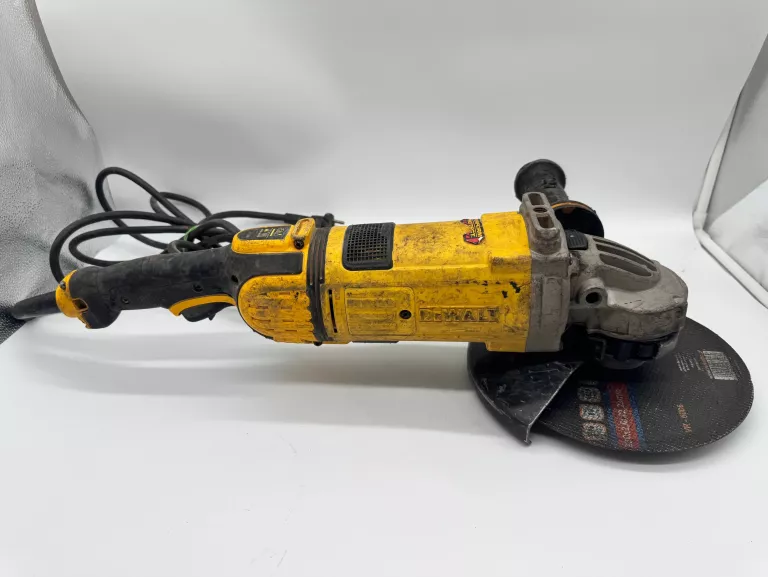 SZLIFIERKA KĄTOWA DEWALT  DWE4579