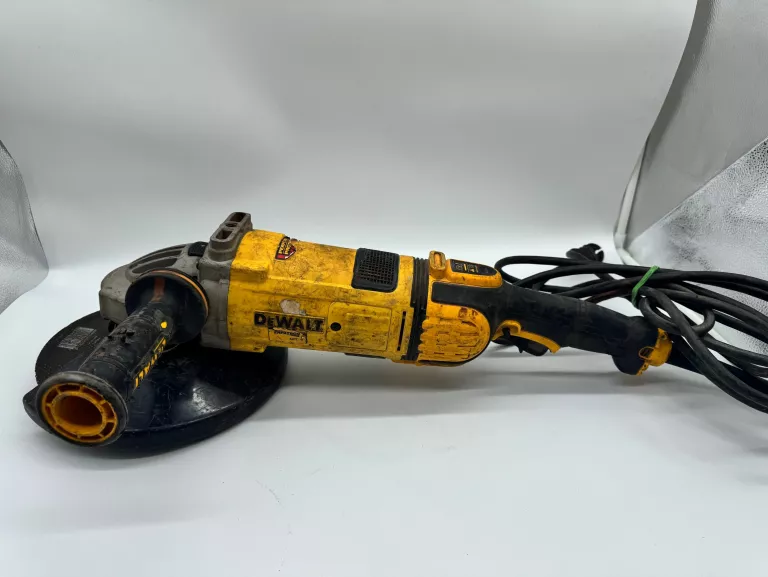 SZLIFIERKA KĄTOWA DEWALT  DWE4579