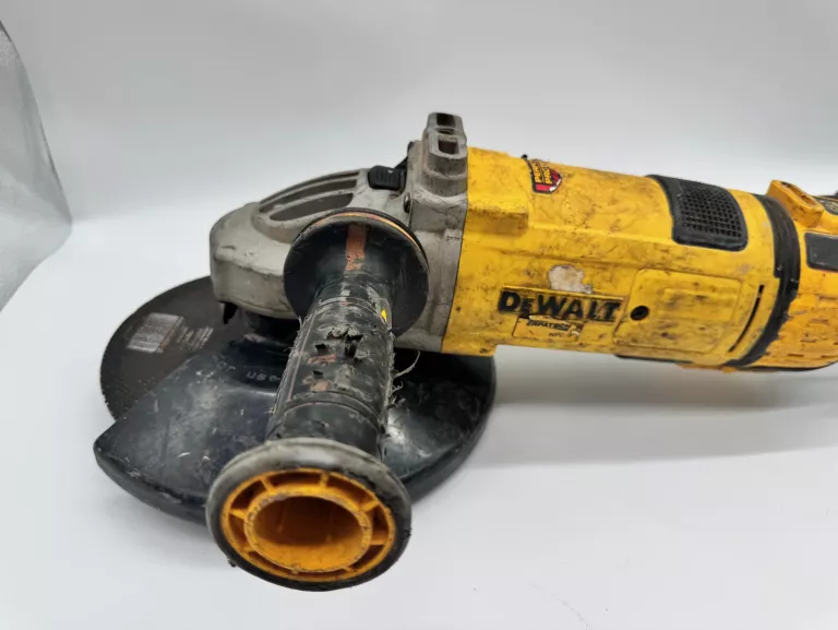 SZLIFIERKA KĄTOWA DEWALT  DWE4579