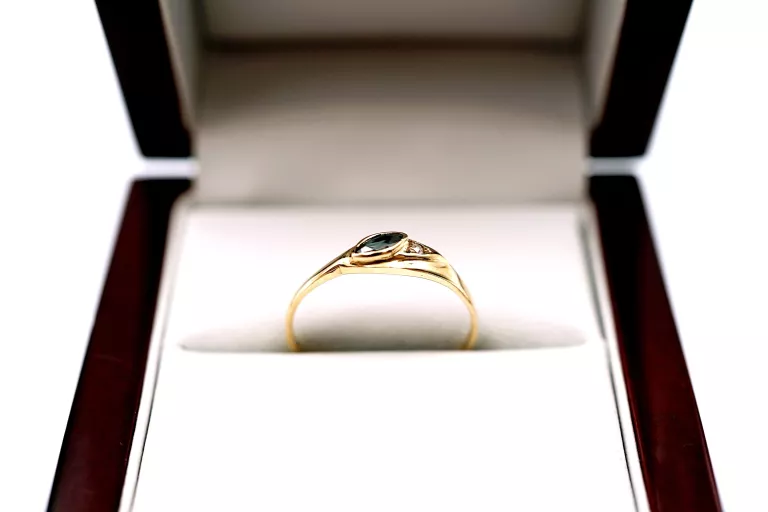 ZŁOTY PIERŚCIONEK - Z DIAMENTEM I SZAFIREM - PR: 583 1.16G R: 16 14K