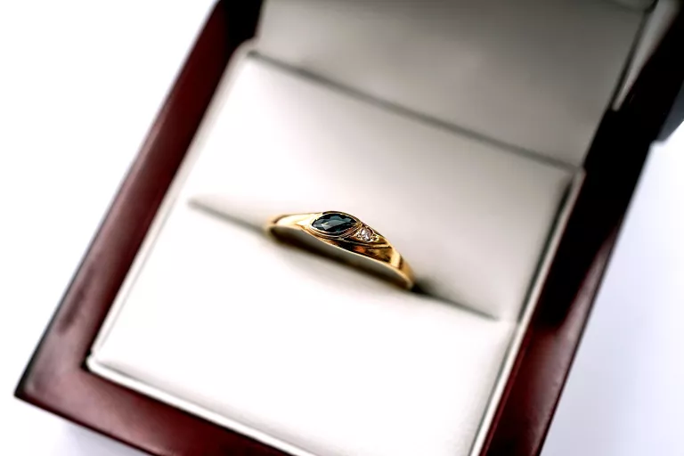 ZŁOTY PIERŚCIONEK - Z DIAMENTEM I SZAFIREM - PR: 583 1.16G R: 16 14K