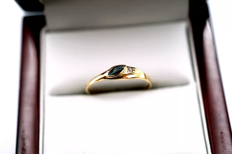 ZŁOTY PIERŚCIONEK - Z DIAMENTEM I SZAFIREM - PR: 583 1.16G R: 16 14K