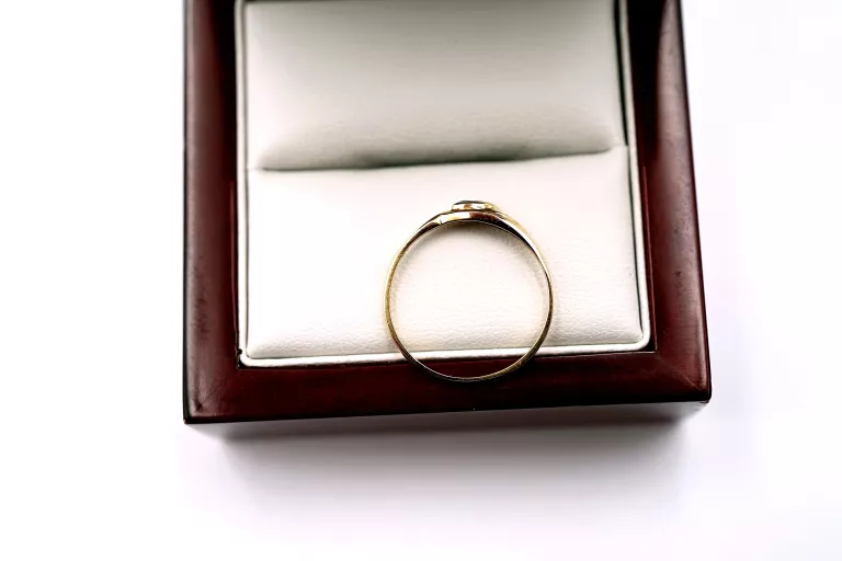 ZŁOTY PIERŚCIONEK - Z DIAMENTEM I SZAFIREM - PR: 583 1.16G R: 16 14K