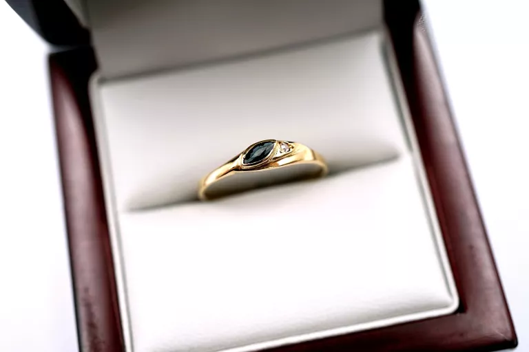 ZŁOTY PIERŚCIONEK - Z DIAMENTEM I SZAFIREM - PR: 583 1.16G R: 16 14K