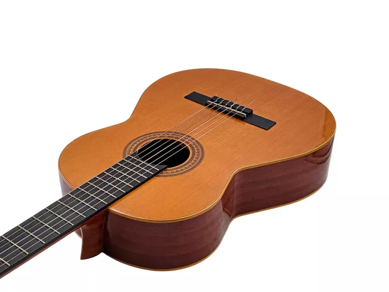 GITARA KLASYCZNA HISZPAŃSKA ADMIRA ARTESANIA SEVILLA 4/4 - OPIS